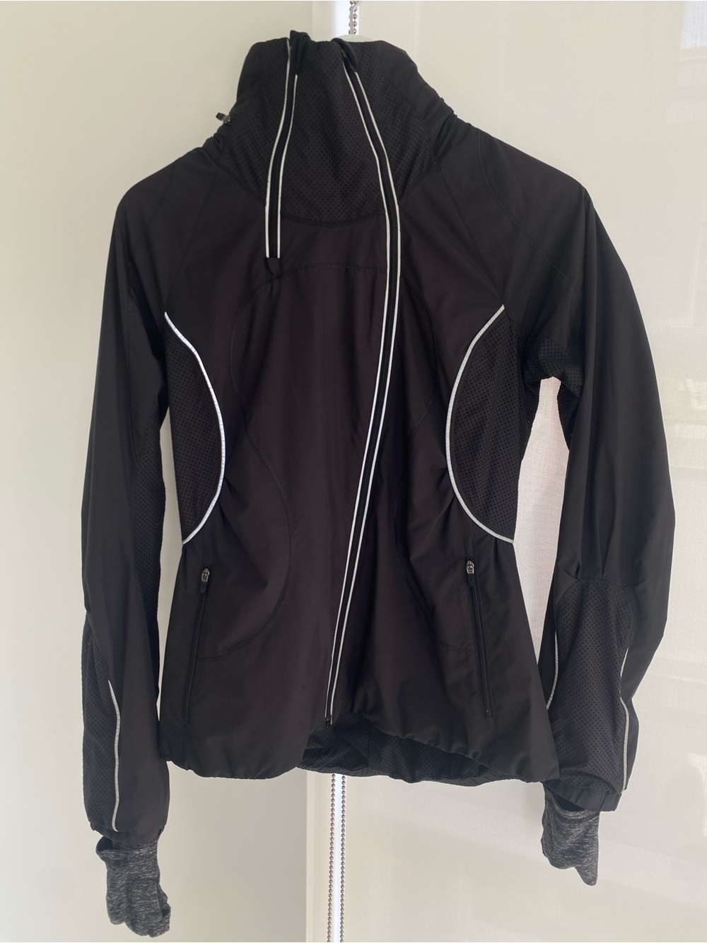 Lululemon Run: Inspire Jacket
Black Size 6